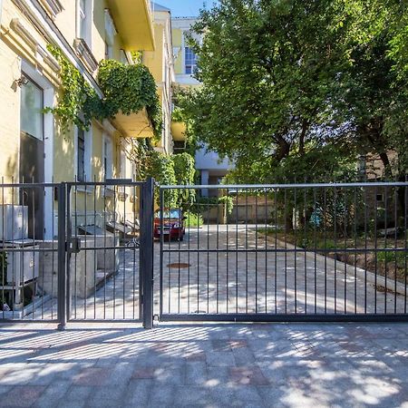 Self Check-In Apartments Near Landscape Alley Kiev Eksteriør bilde